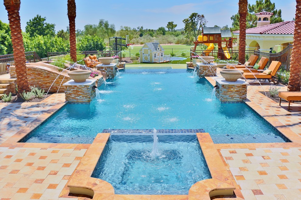 Foto de piscinas y jacuzzis mediterráneos extra grandes rectangulares en patio trasero con suelo de baldosas