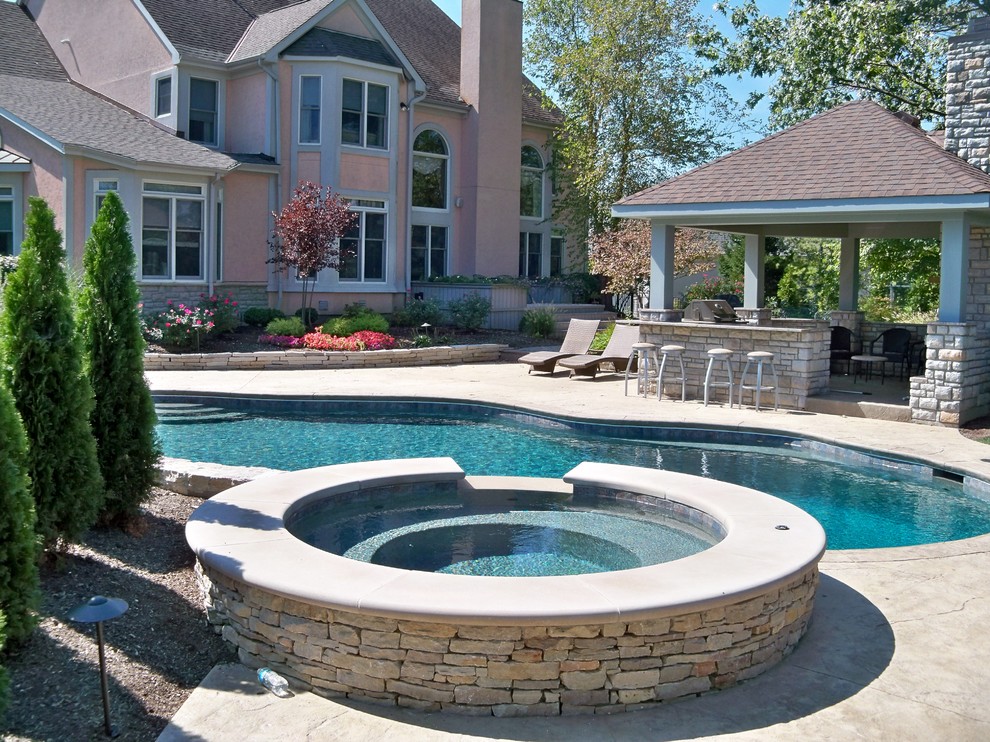 Outdoor Living - Traditional - Pool - Cincinnati - by Lichtenberg ...