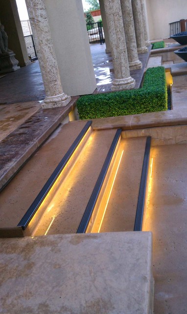 pool step lighting