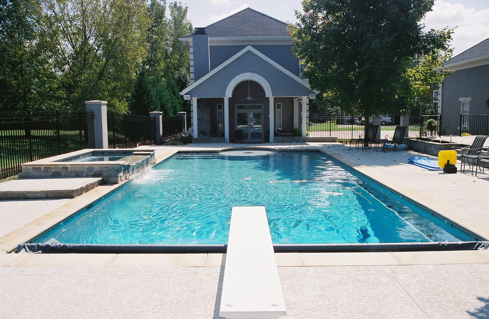 Aménagement d'une piscine classique.