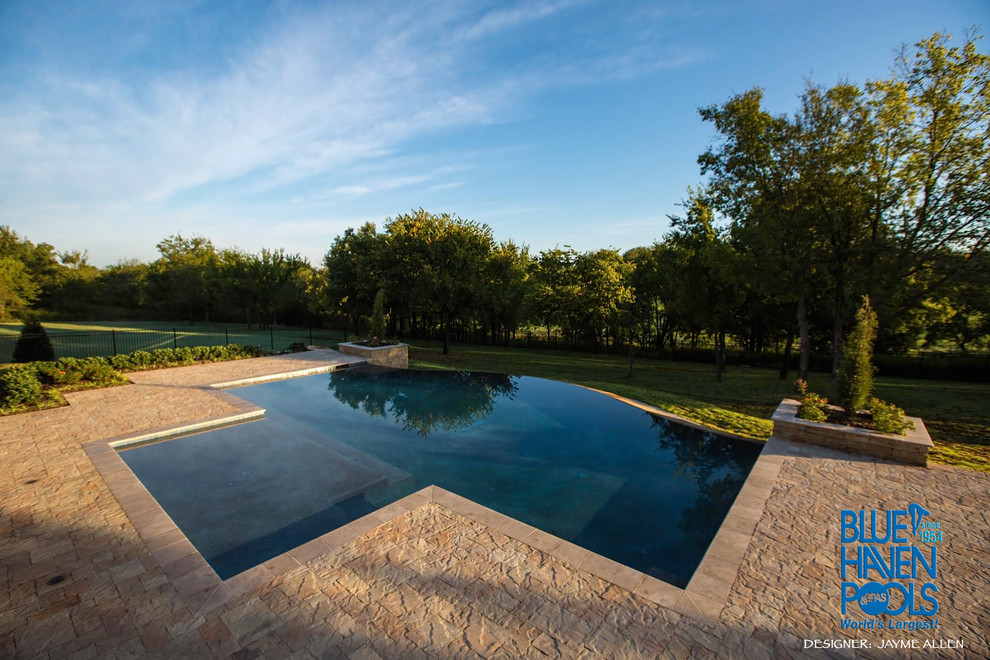 Large trendy backyard concrete paver and custom-shaped infinity pool fountain photo in Oklahoma City