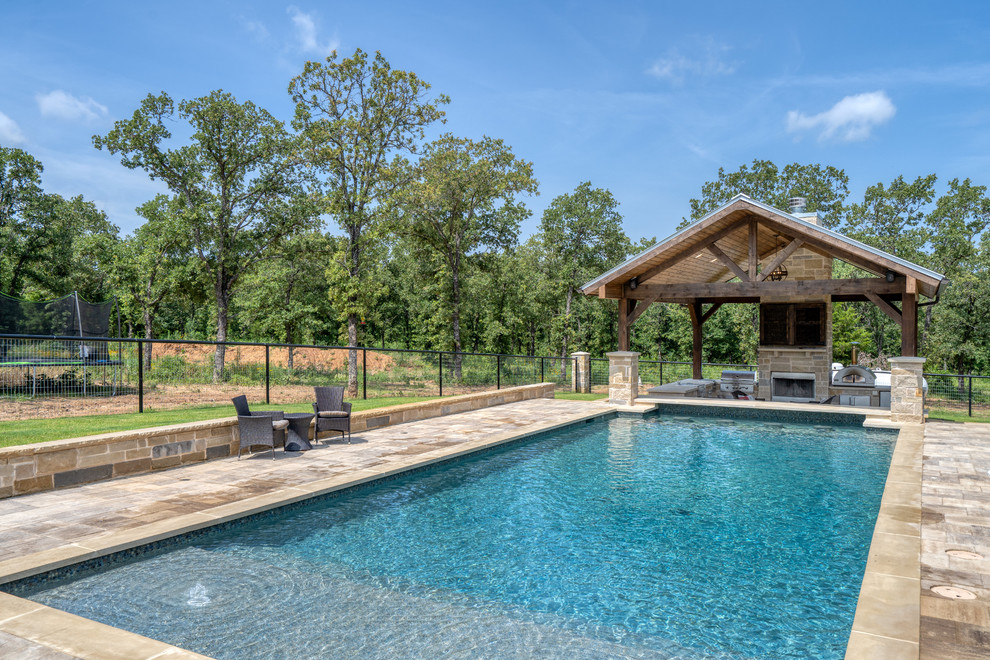 Idée de décoration pour une piscine avant tradition de taille moyenne et rectangle avec des pavés en béton.