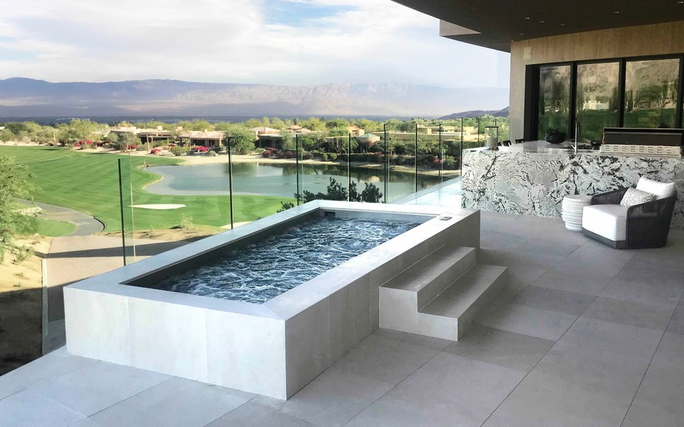 Idée de décoration pour une piscine sur toit hors-sol design de taille moyenne et rectangle avec un bain bouillonnant et du carrelage.