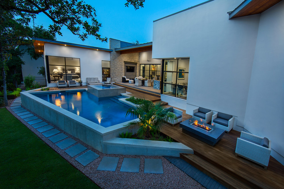 Idee per una piscina fuori terra contemporanea personalizzata di medie dimensioni e dietro casa con pedane