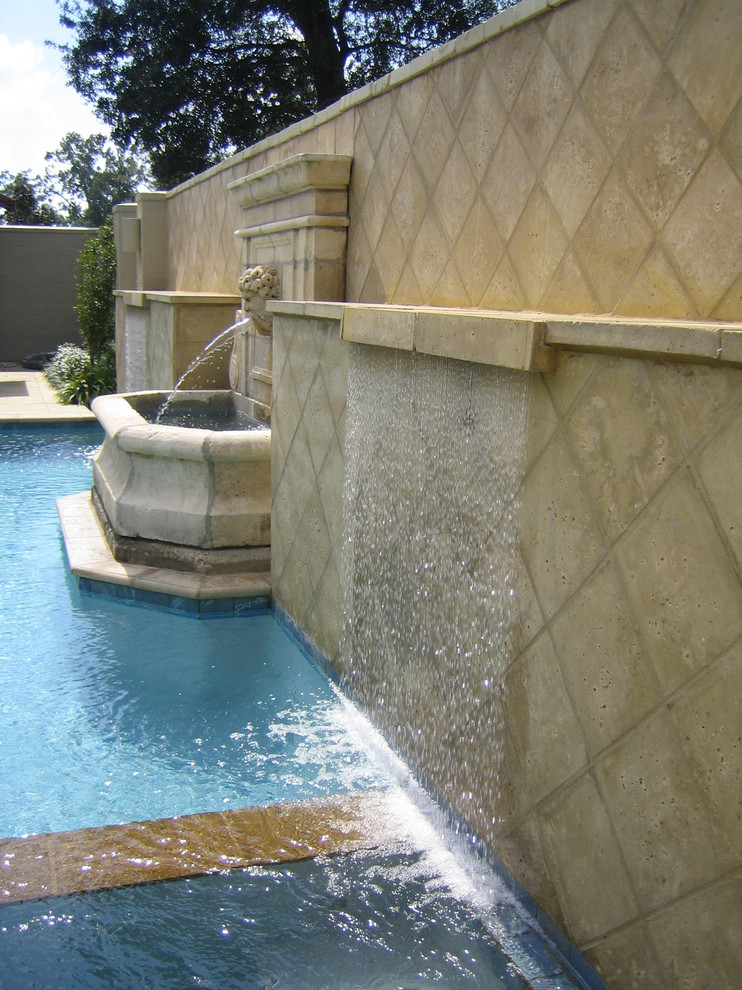 Immagine di una piscina stile rurale personalizzata di medie dimensioni e dietro casa con pavimentazioni in cemento