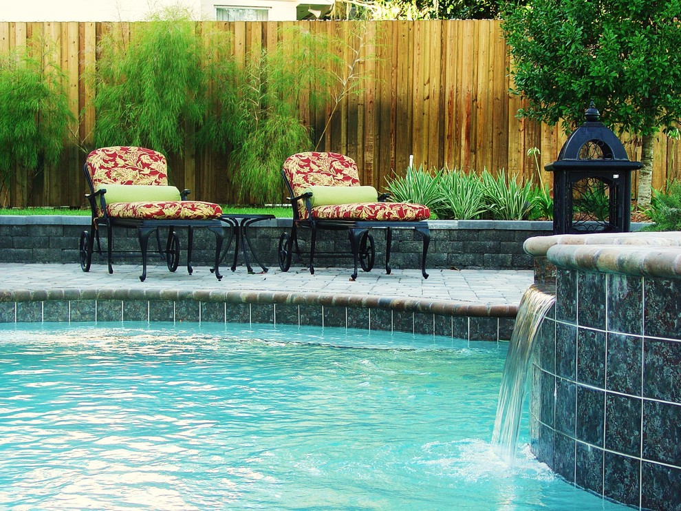Design ideas for a modern swimming pool in Jacksonville.