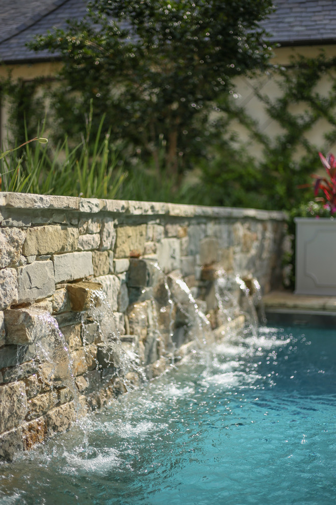 Elegant pool photo in Miami