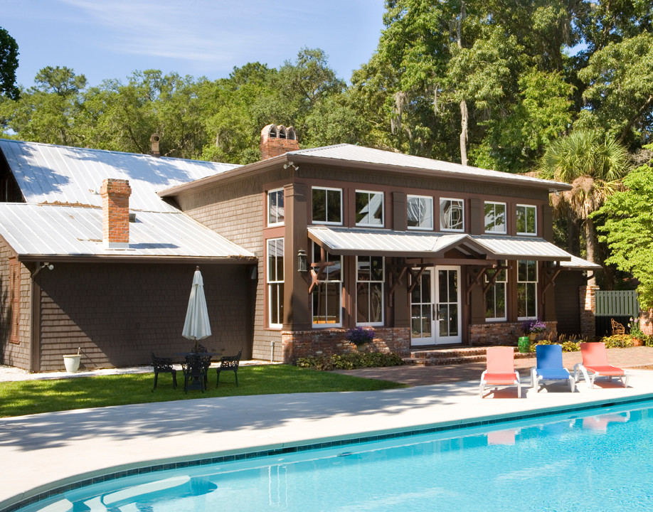 Großer Rustikaler Pool hinter dem Haus in rechteckiger Form mit Betonplatten in Atlanta