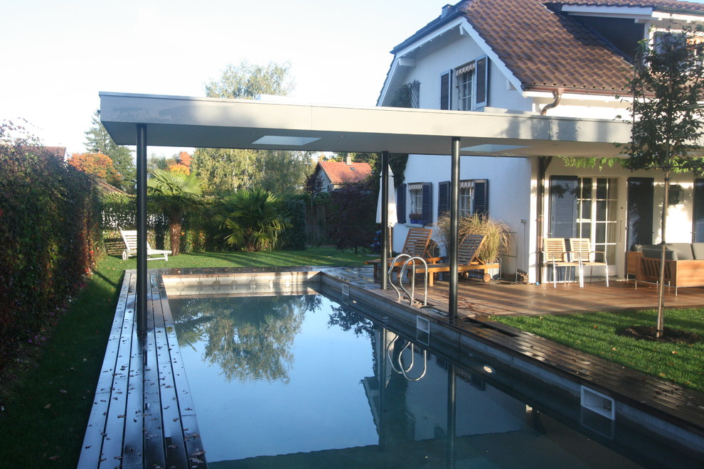 Idee per una grande piscina monocorsia contemporanea rettangolare con pedane