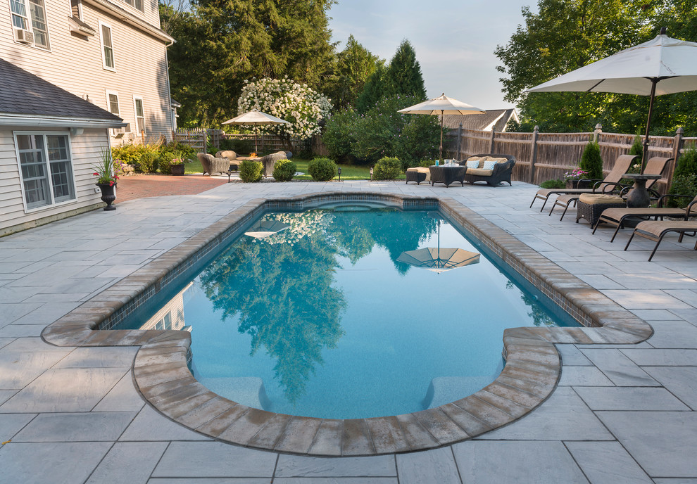 Foto de casa de la piscina y piscina bohemia de tamaño medio a medida y interior con adoquines de piedra natural