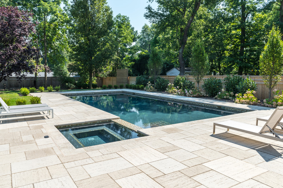 Foto de piscina moderna de tamaño medio rectangular y interior con adoquines de ladrillo