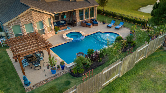 Pool Spa Combo Cypress Tx Contemporary Swimming Pool Hot Tub Houston By Richard S Total Backyard Solutions Houzz Uk