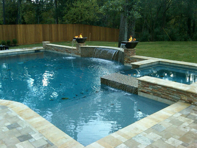 Cette photo montre une piscine latérale moderne.