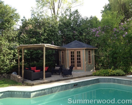 Design ideas for a traditional swimming pool in Toronto.