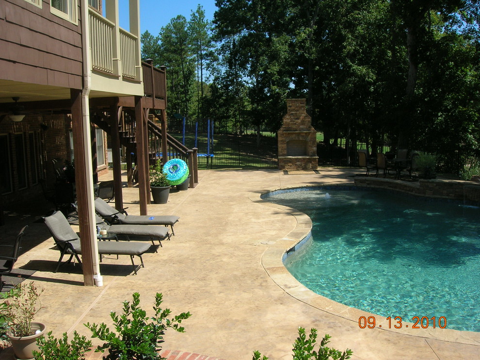 Design ideas for a traditional swimming pool in Atlanta.