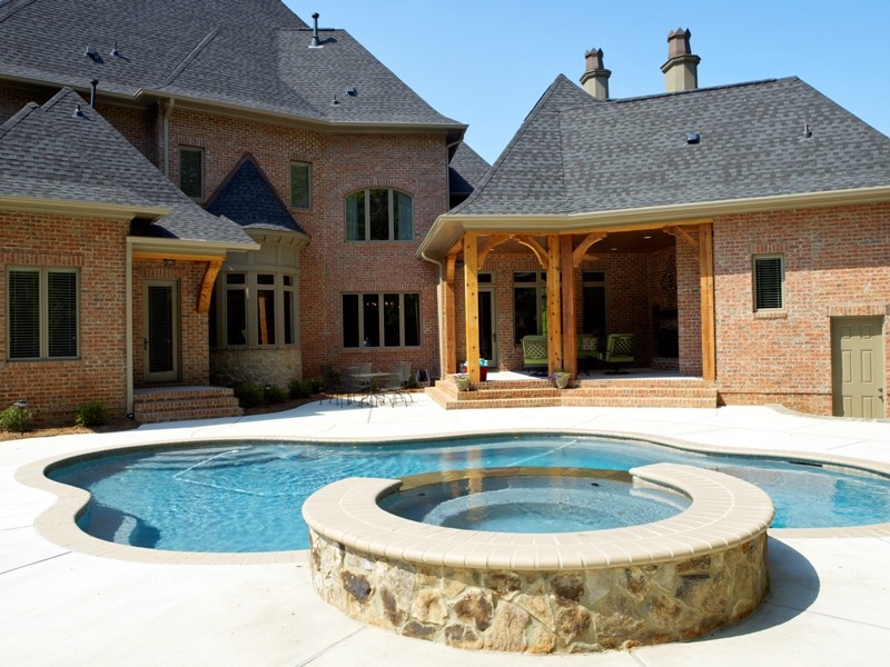 Example of a classic pool design in Charlotte