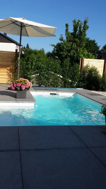 Pool mit Gegenstromanlage Contemporary Swimming Pool & Hot Tub