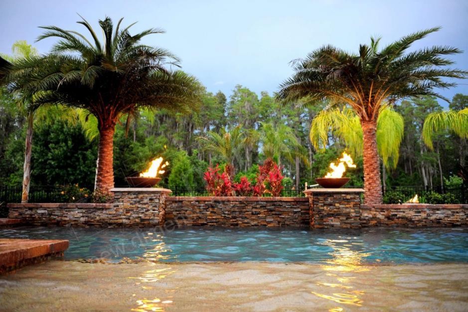 Design ideas for a classic swimming pool in Orlando.