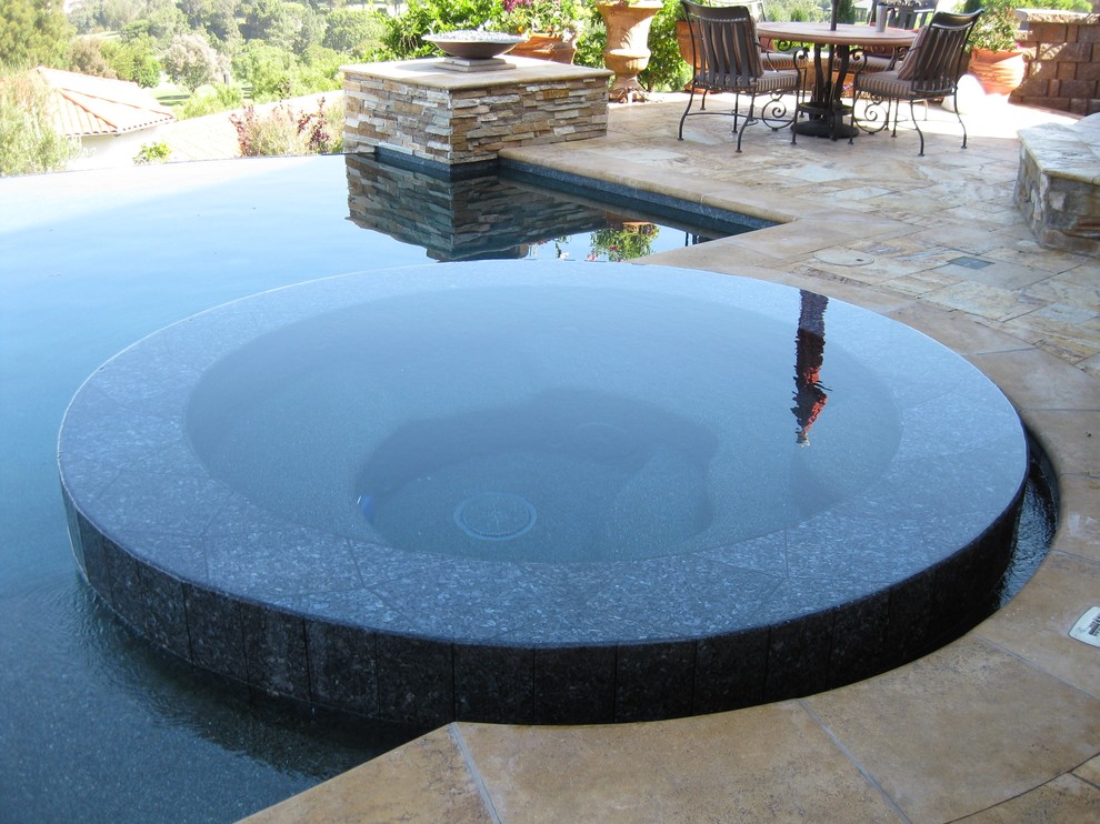 Design ideas for a contemporary swimming pool in San Diego.