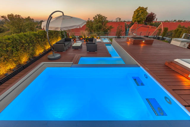 Poolanlage auf dem Dach Piscina Berlino di KÜHNE Pool & Wellness