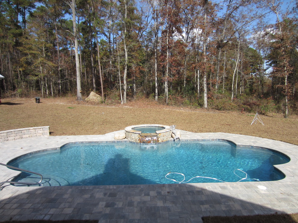 Design ideas for a classic swimming pool in Atlanta.