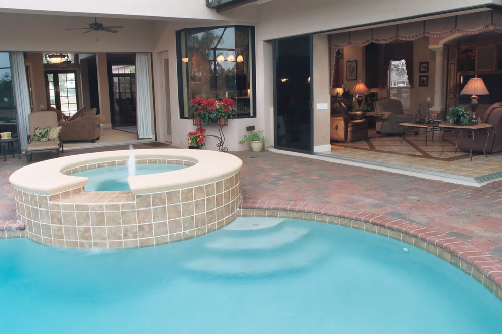 Example of a classic pool design in Orlando