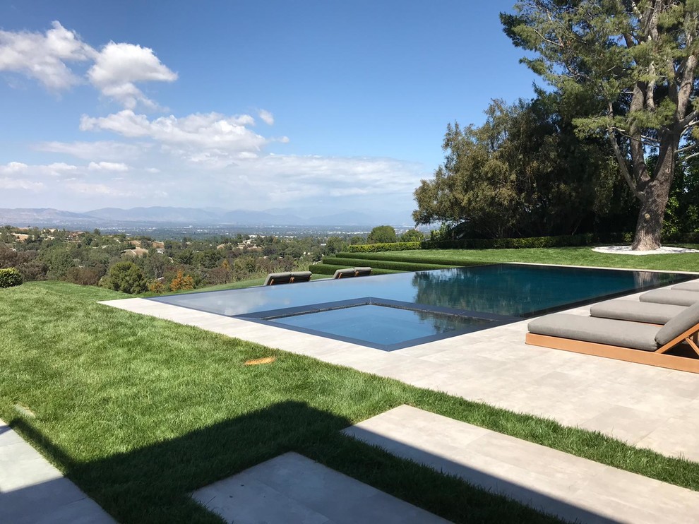 Inspiration for a contemporary pool remodel in Los Angeles