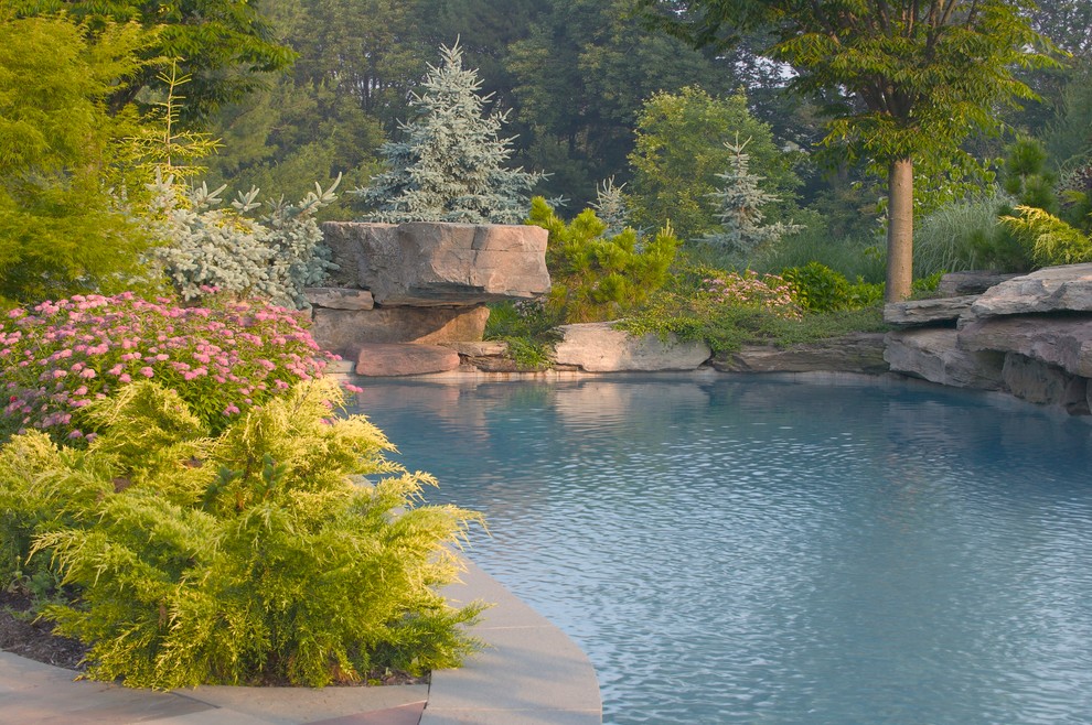 Design ideas for a rustic swimming pool in New York.