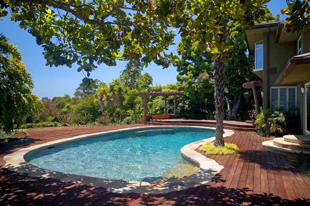 Example of a mid-sized classic backyard kidney-shaped lap hot tub design in Santa Barbara with decking