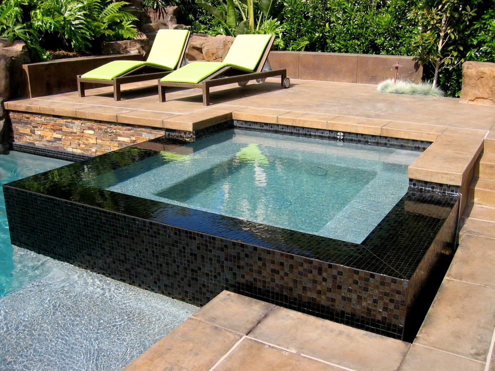 Moderner Pool in Orange County