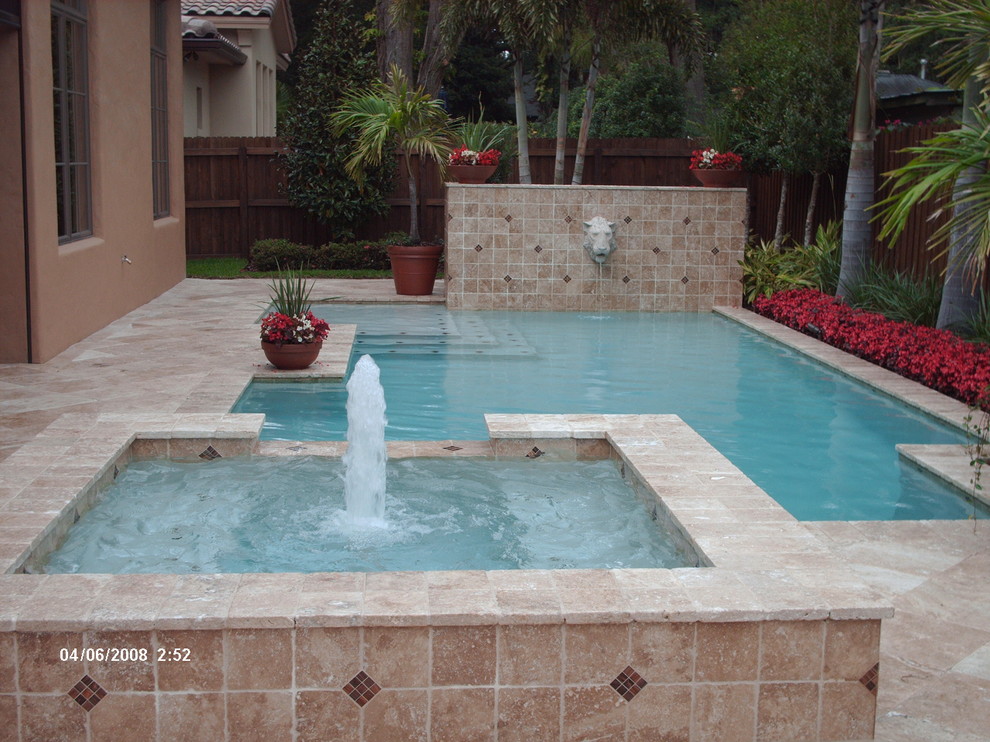 Example of an island style pool design in Orlando