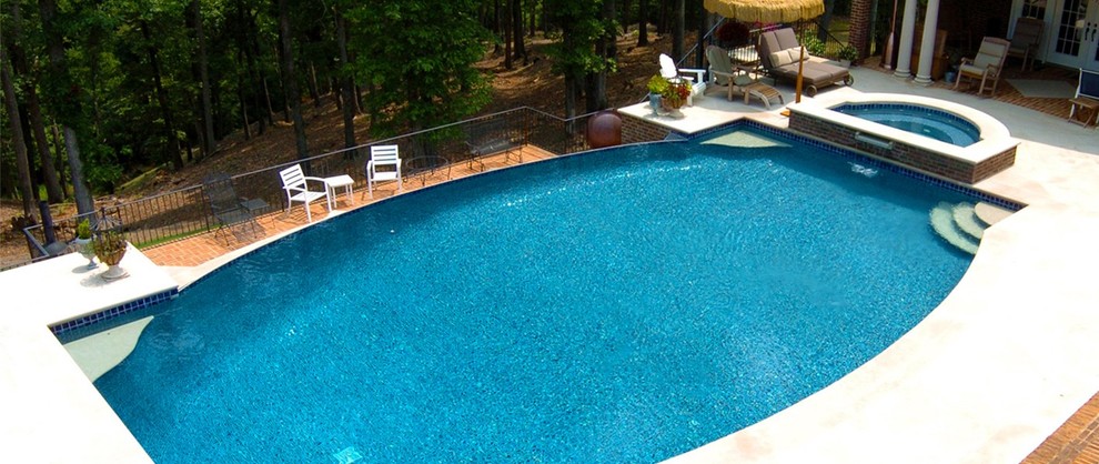 This is an example of a classic swimming pool in Atlanta.