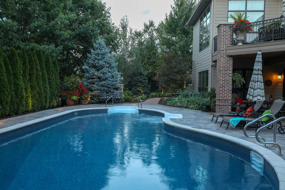 Design ideas for a traditional swimming pool in Omaha.