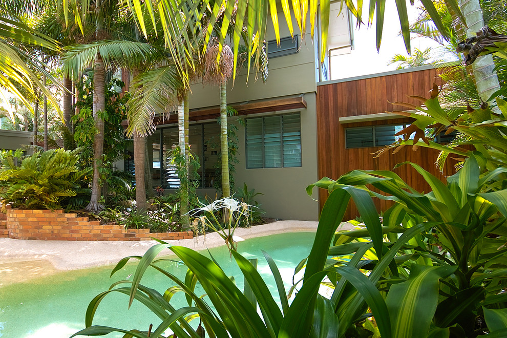 Contemporary swimming pool in Brisbane.