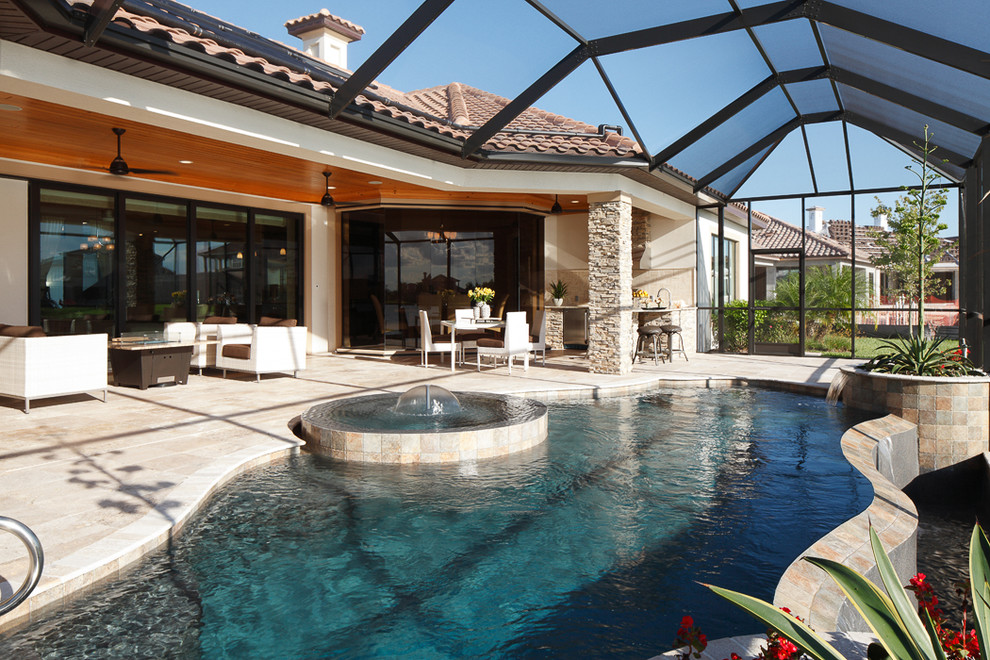 Mittelgroßer Mediterraner Pool hinter dem Haus in individueller Form mit Natursteinplatten in Orlando