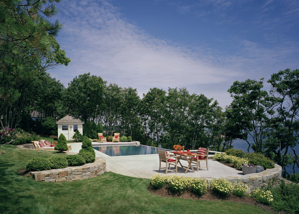 Inspiration for a timeless infinity pool remodel in Boston