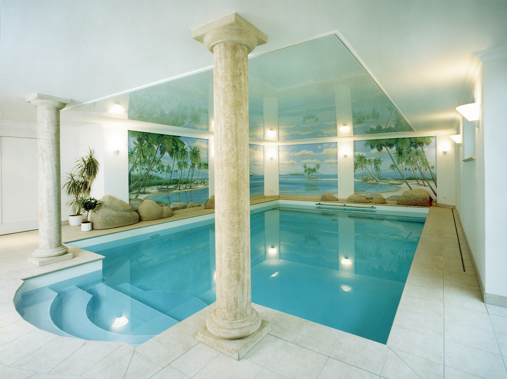 На фото: большой наземный, прямоугольный бассейн в доме в классическом стиле с домиком у бассейна с
