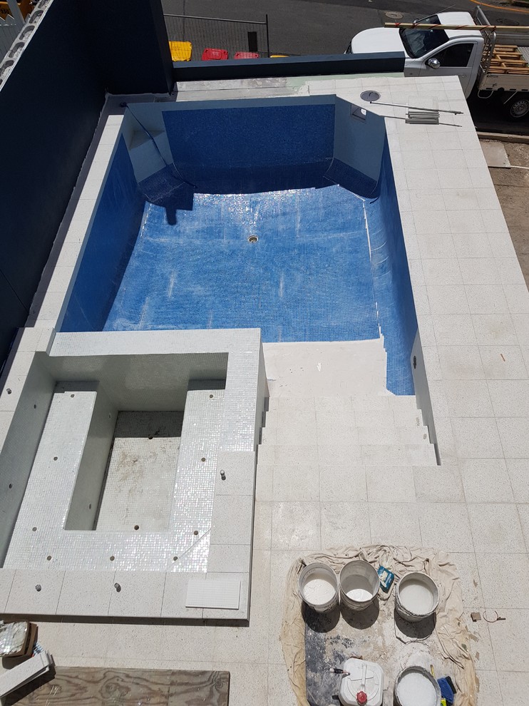 Modelo de piscina contemporánea rectangular