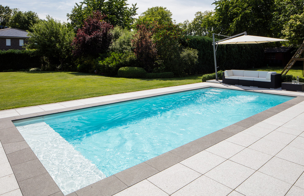 Inspiration for a mid-sized modern stone and rectangular lap pool remodel in Berlin