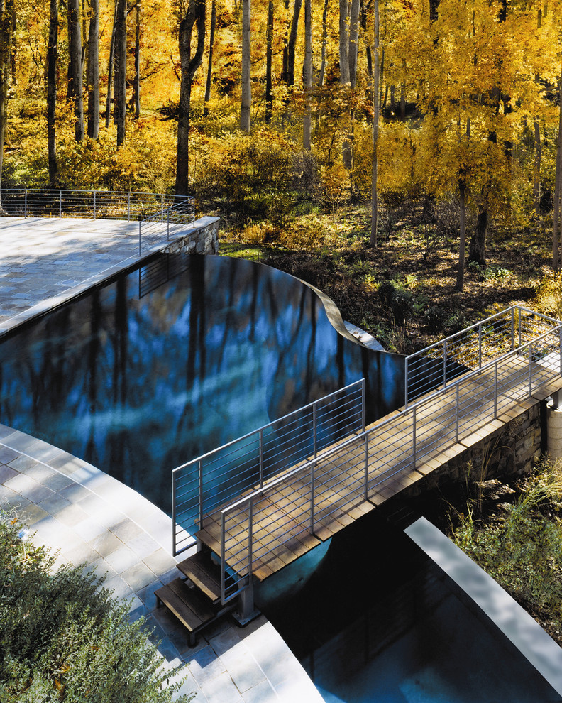 Immagine di una piscina design personalizzata