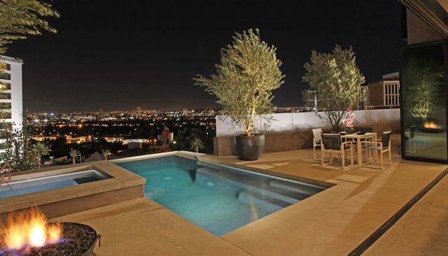 Inspiration for a modern pool remodel in Los Angeles