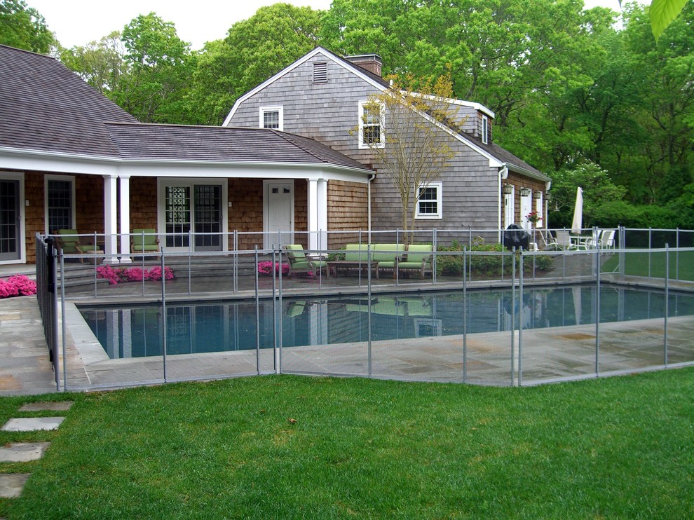 Idee per una piscina monocorsia tradizionale rettangolare di medie dimensioni e dietro casa