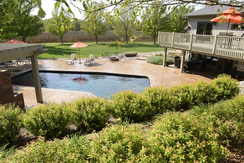 Источник вдохновения для домашнего уюта: маленький бассейн в современном стиле для на участке и в саду