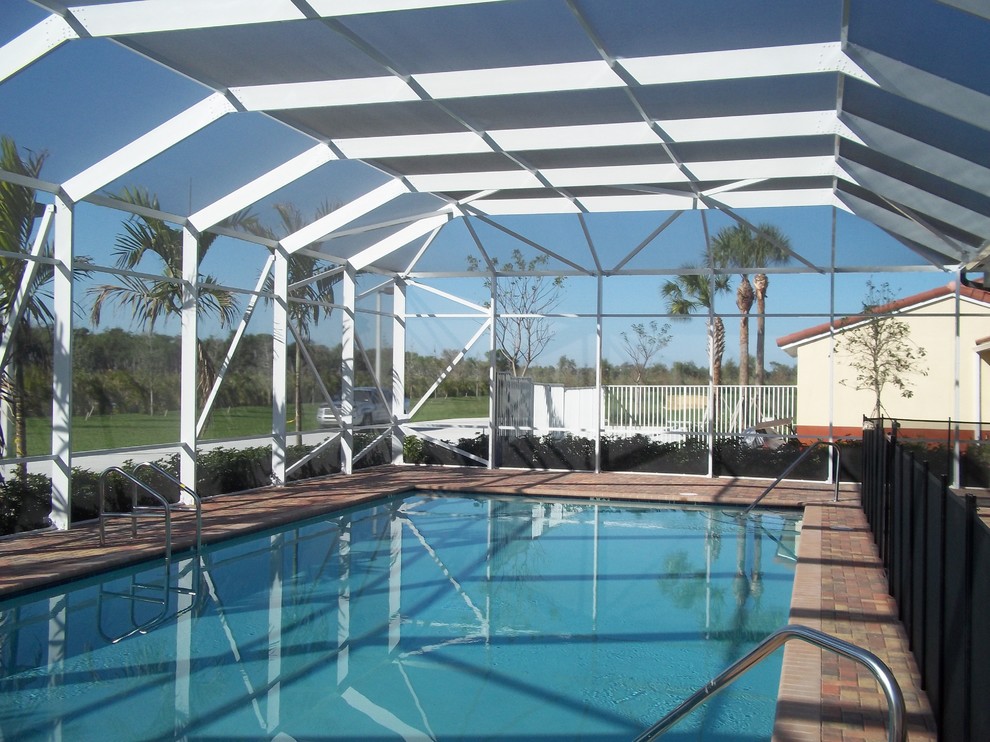 Elegant pool photo in Miami