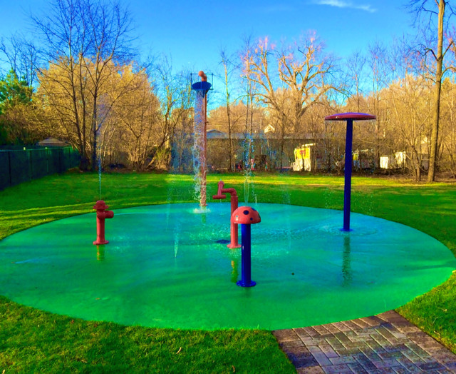 Residential Splash Pad - Traditional - Swimming Pool & Hot Tub ...