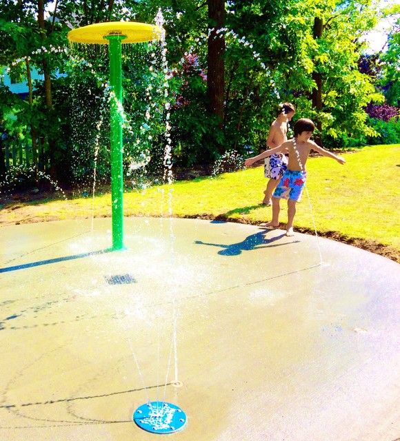 Residential Splash Pad Traditional Swimming Pool & Hot Tub New