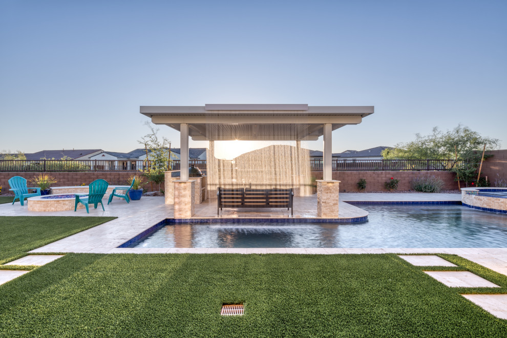 Ispirazione per una grande piscina naturale moderna rettangolare dietro casa con fontane e pavimentazioni in cemento