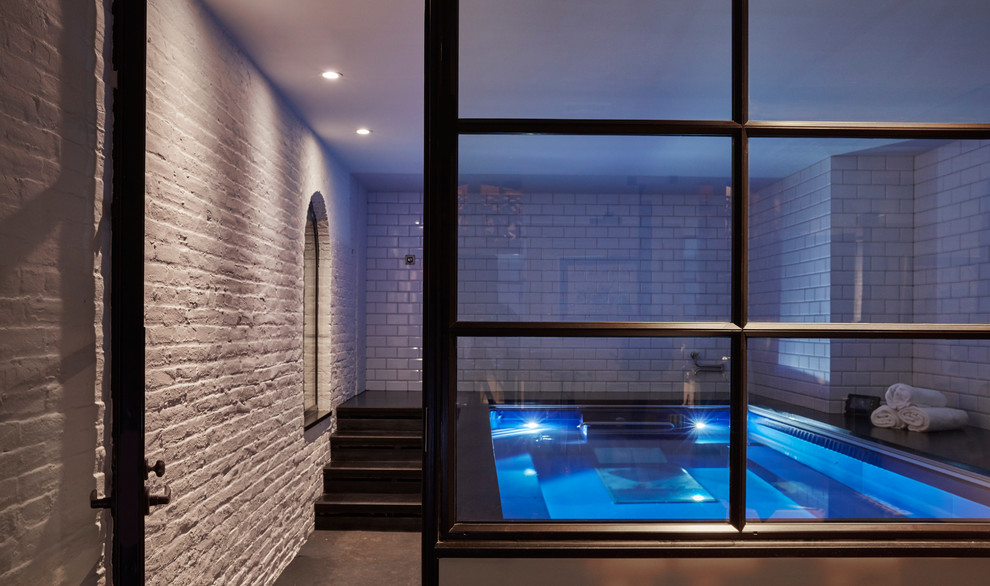 Imagen de casa de la piscina y piscina minimalista grande rectangular y interior