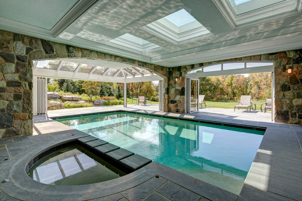На фото: прямоугольный бассейн в доме в классическом стиле