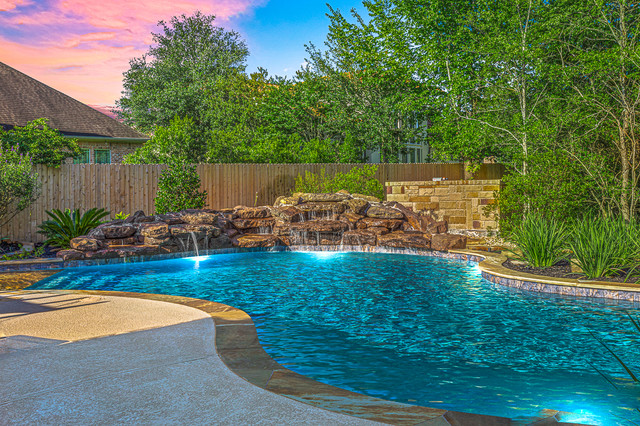 Rock Waterfall on Freeform Pool with Flagstone Coping - Tropical - Pool ...